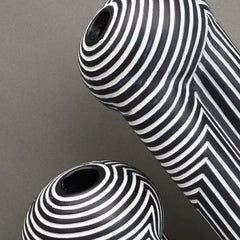 Vase Rayé Noir Et Blanc